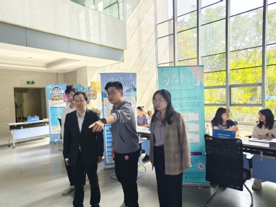 学院副书记刘峰及辅导员亲临招聘会现场 学院副书记刘峰及辅导员亲临招聘会现场